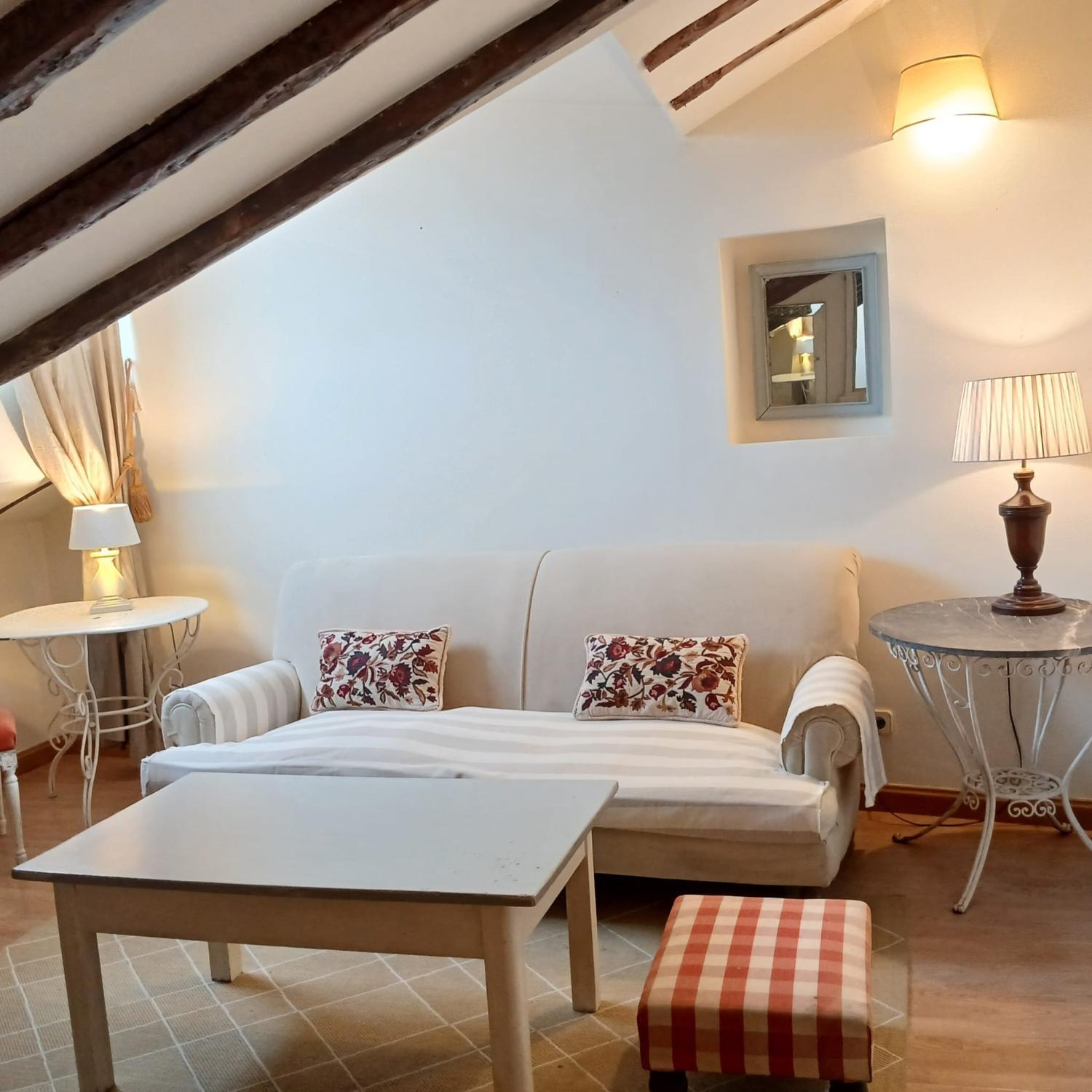 https://www.eoelite.com/uploads/inmuebles/6b5436eecf0285b5111b8c2b408f8bb24280a69c.jpeg